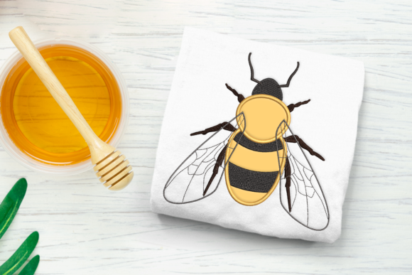 Realistic Bee Applique: Buzz-Worthy Craft Fair Staple